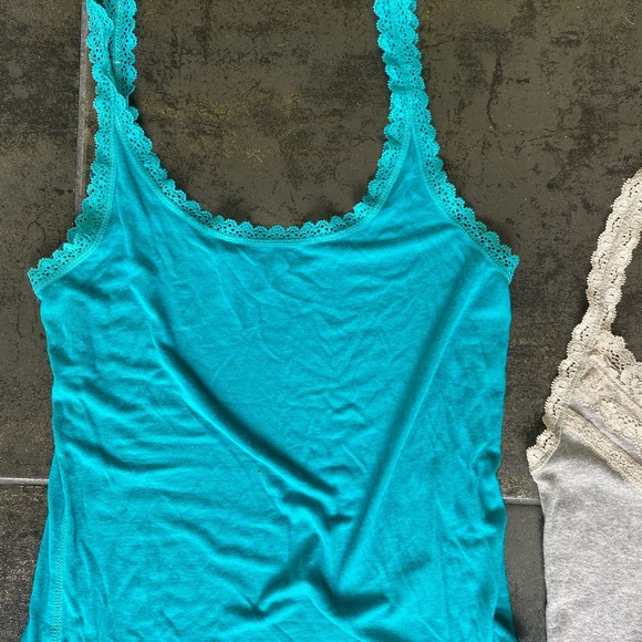 Set of four tank tops, turquoise, green, and gray with lace - Picture 2 of 9